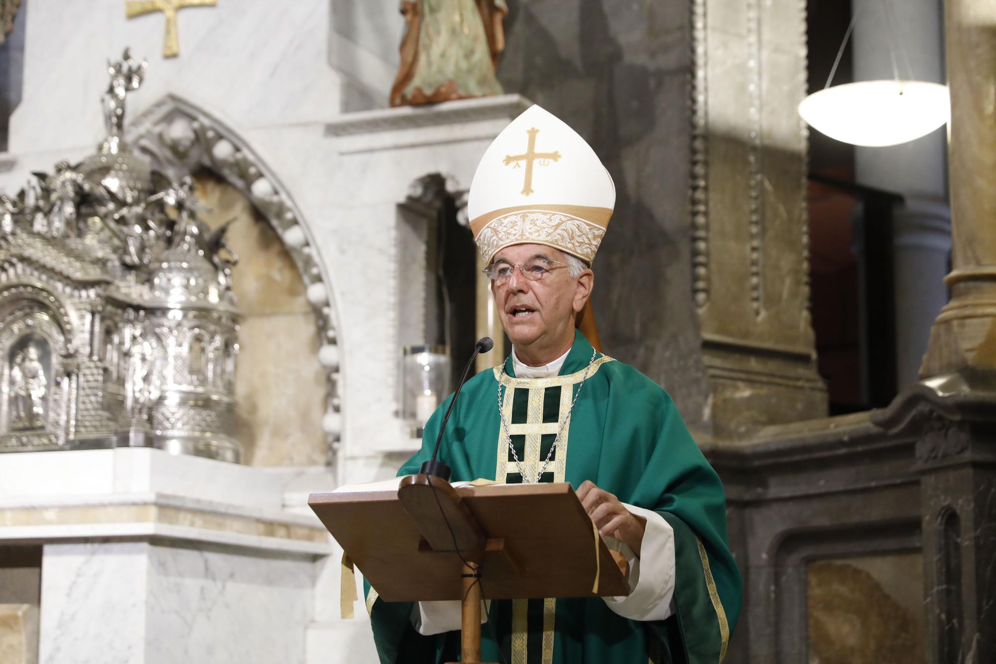 Kike Figaredo pone rumbo a Camboya tras una misa en la Basílica de Gijón