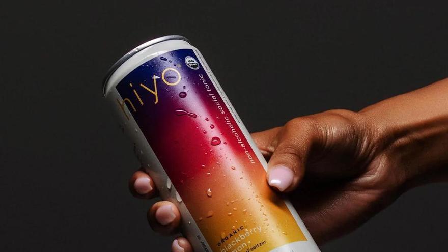 Hiyo, la bebida que te hace sentir borracho sin estarlo realmente.