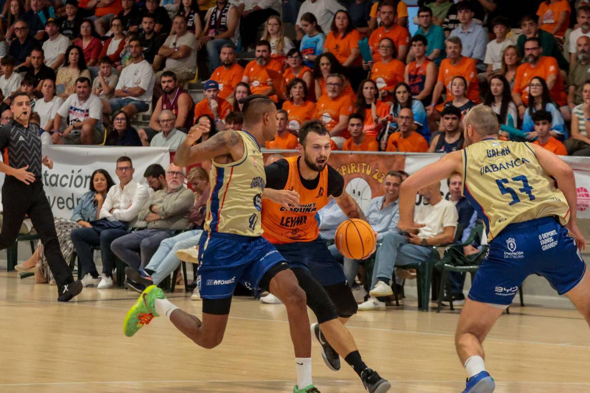 Vilagarcia partido de baloncesto torneo San Roque entre el Obradoiro y el Lerma Coruña pabellón Sara Gómez Fontecarmoa
