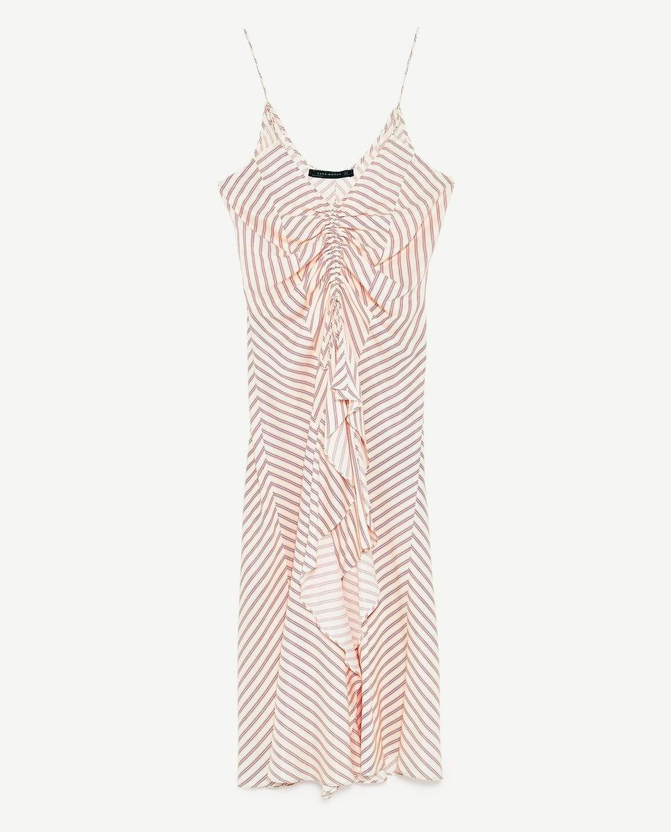 Las combinaciones imposibles de Zara, que terminarás llevando: vestido asimétrico (49,95 euros)