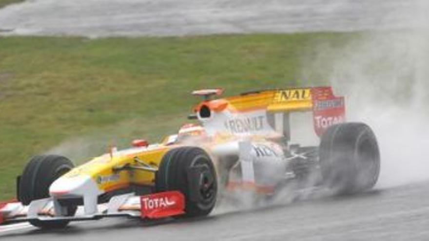 Alonso: &quot;La pista estaba muy mojada y hemos tratado de ahorrar neumáticos&quot;