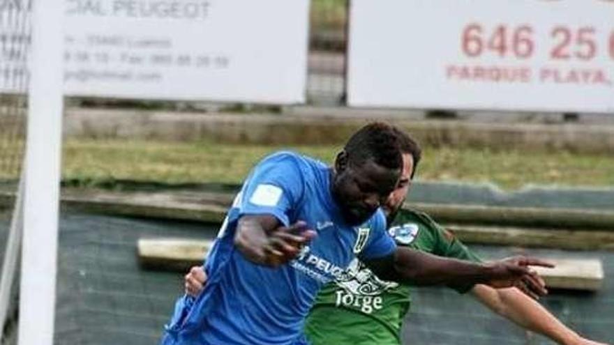 Thierno Ousmane durante un partido de esta temporada con el Gozón.