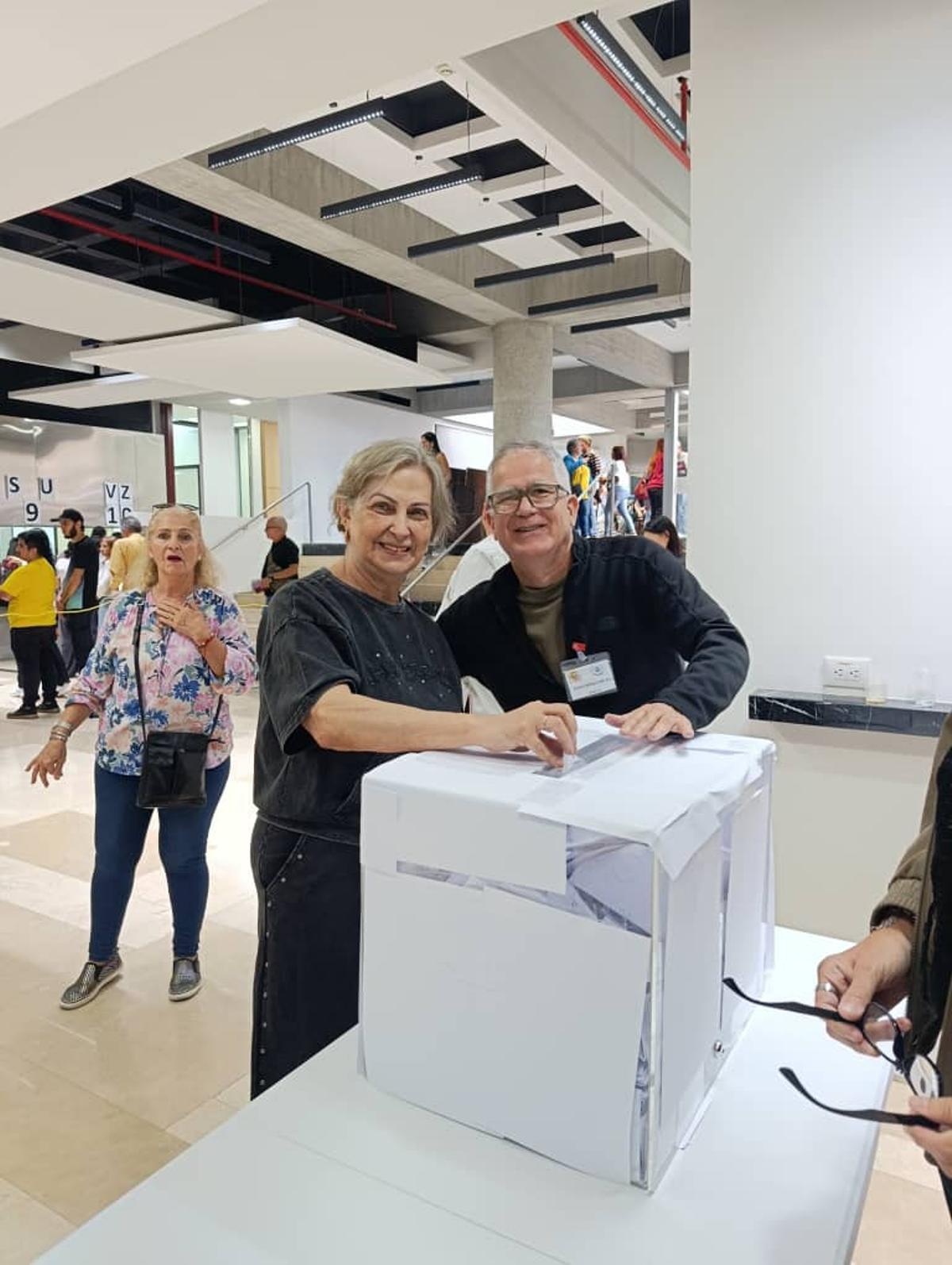 Isabel Jara 'Chavela', candidata de CC, en la votación al Consejo de Residentes Españoles en Venezuela