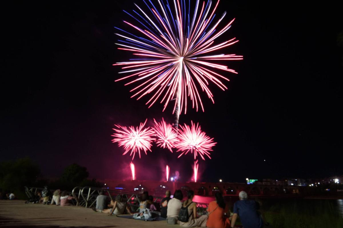 Las imágenes de los fuegos artificiales de Badajoz