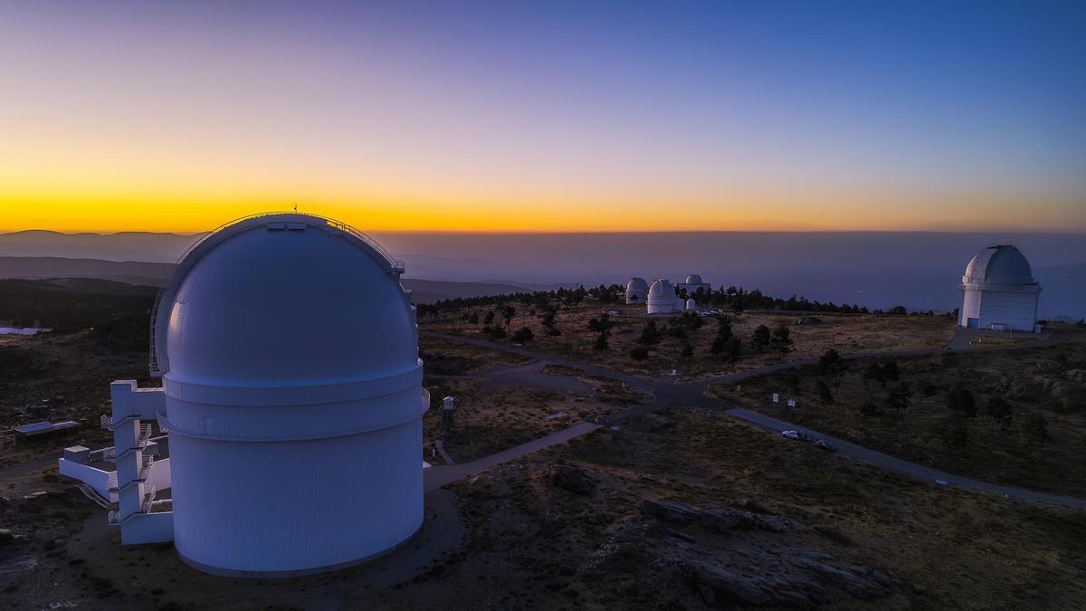 El mayor observatorio de la Europa continental corona una etapa de La Vuelta en Almería