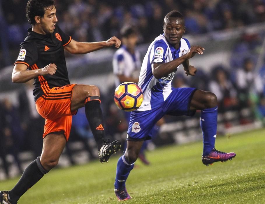 Un Çolak notable librea el ataque con un gran gol y un error suyo propicia el empate (1-1).