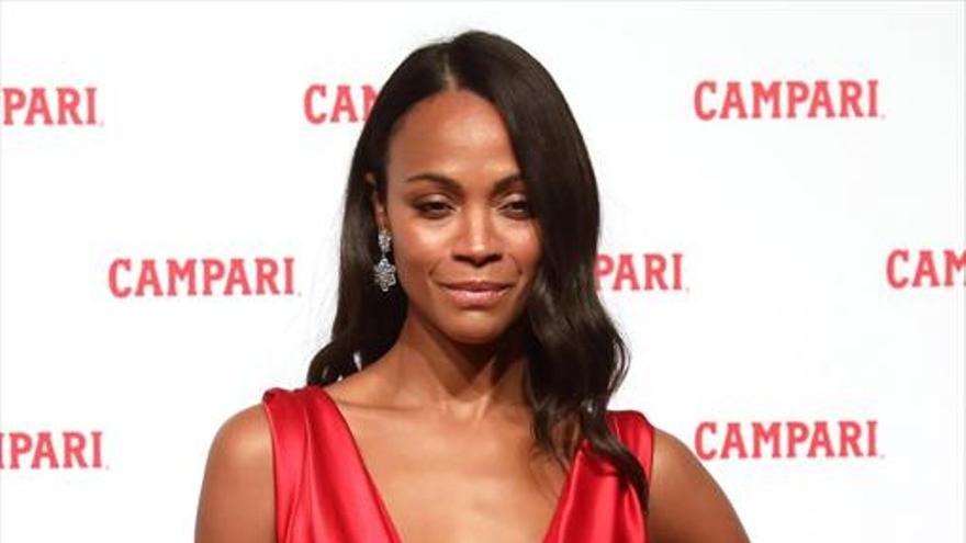 Zoe Saldana, espectacular de rojo para Campari