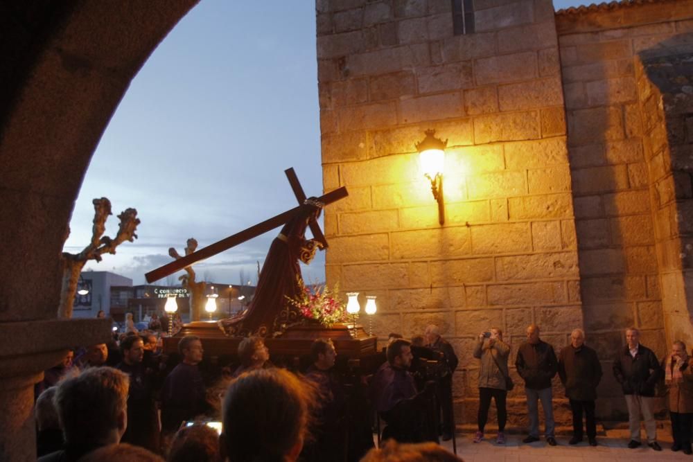 Cientos de fieles celebran la Semana Santa en Vigo