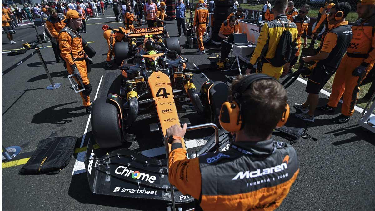 Lando Norris, al volante del McLaren en la parrilla de salida del GP de Hungría