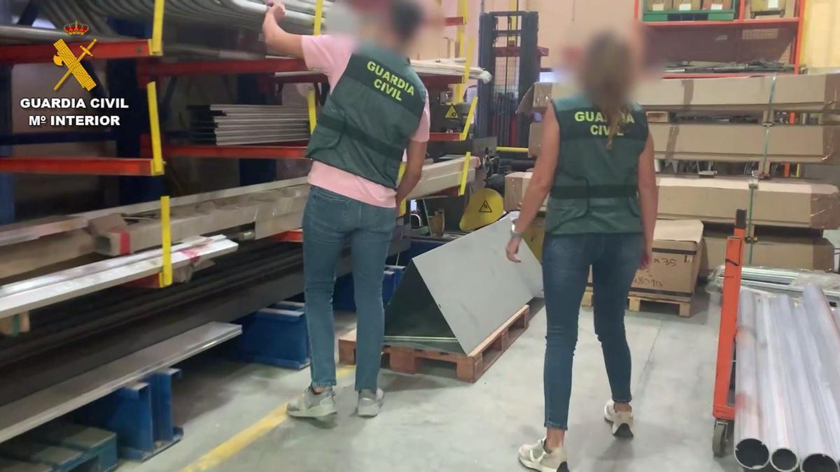 La Guardia Civil de PIcassent detiene a un trabajador de Alcàsser por sustraer aluminio.