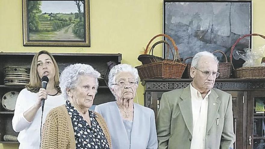 Por la izquierda, Argentina Menéndez, Angelita Fernández y Luis Álvarez.