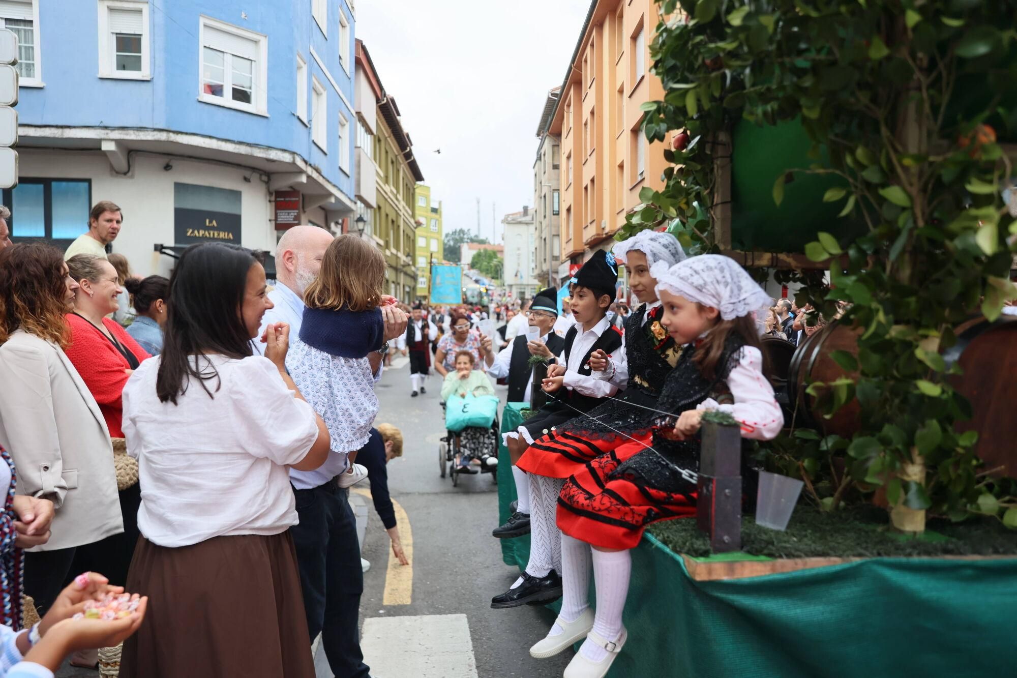 EN IMÁGENES: El desfile de carrozas por las fiestas del Carmen de Luancoi