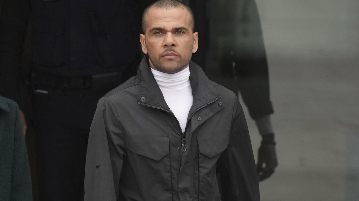 Dani Alves saliendo de Brians 2