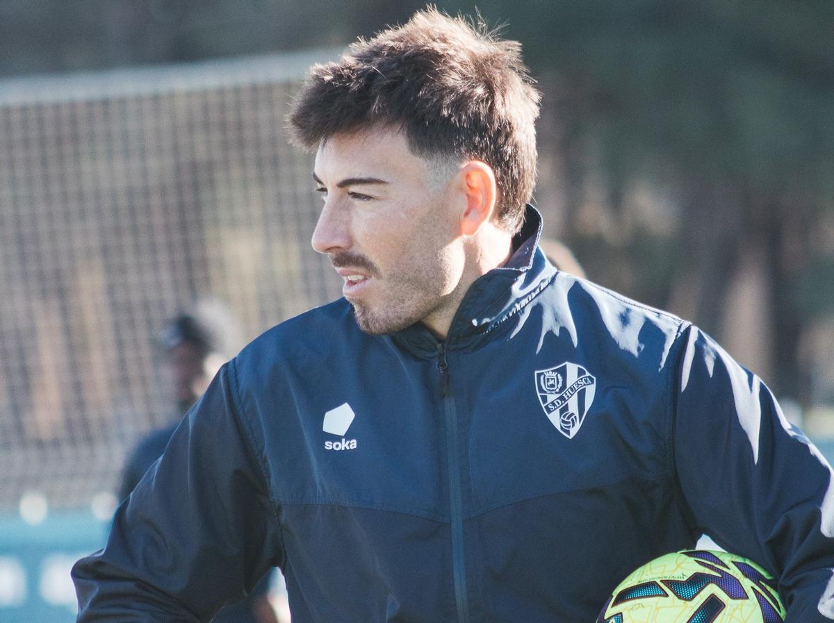 Sergi Enrich, durante el entrenamiento en la base aragonesa antes de la visita del Valladolid.
