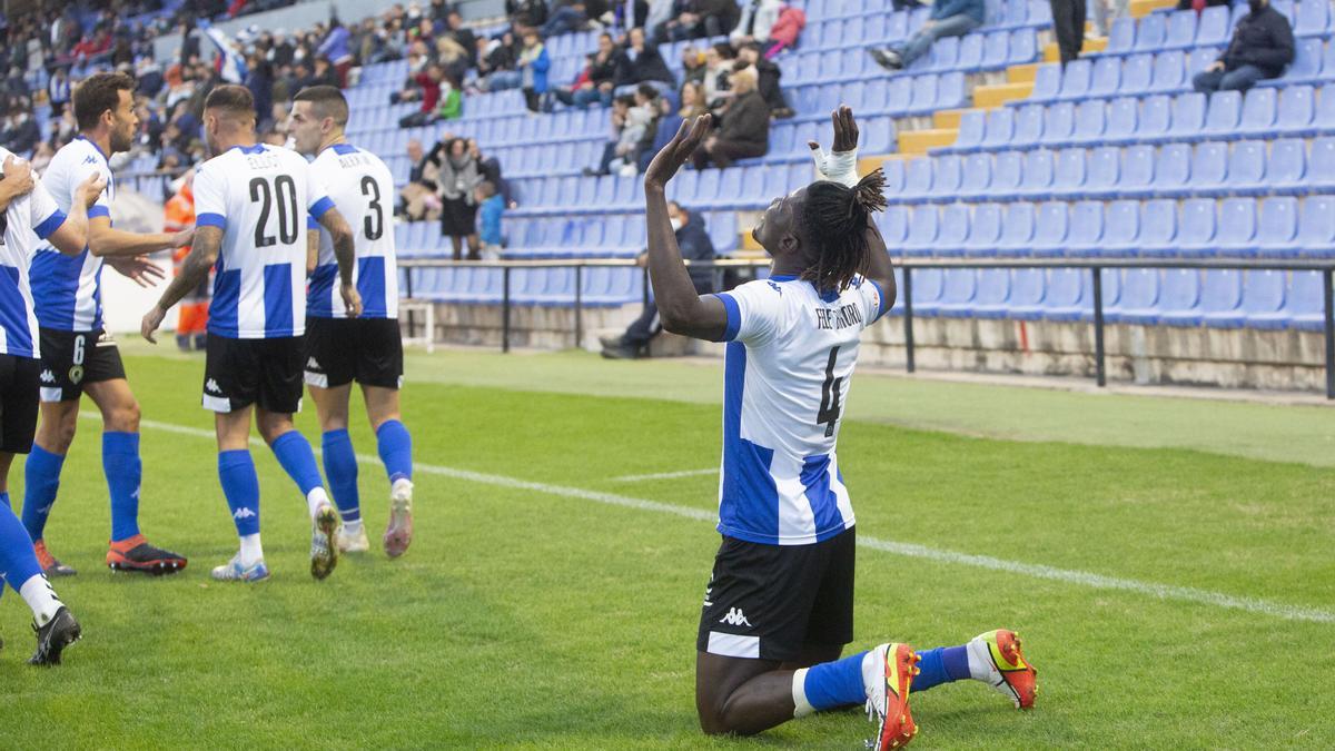 (2-1) El Hércules crece en el Rico Pérez y supera con claridad al Águilas