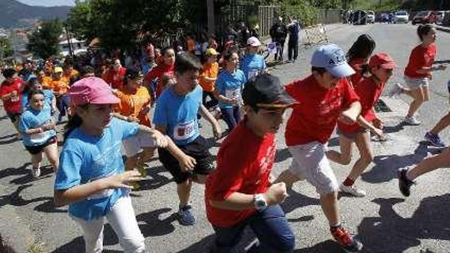 Los alumnos de Chapela, ayer, en la carrera. // Grobas