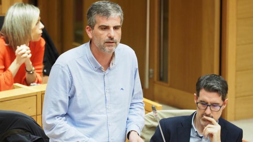 La mitad del grupo del PSOE en el Parlamento rechaza el expediente a Martín Seco