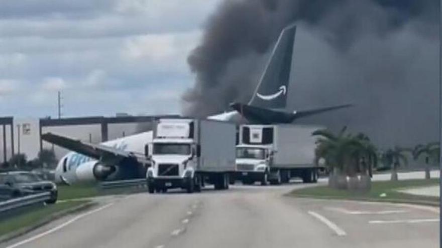 Un avió de càrrega d’Amazon s’estavella a l’aeroport de Miami i deixa almenys cinc morts