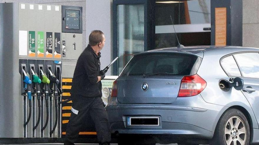 El precio se impone en Galicia: las gasolineras de bajo coste ya son la opción preferida para cuatro de cada diez conductores