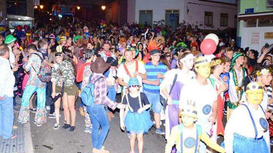 Mogán clausura el carnaval faraónico a golpe de batucada