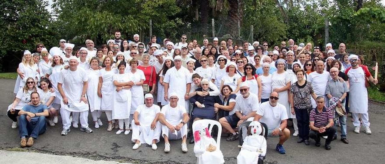 Los Pernas celebraron este año sus 45 años de primada vestidos de panaderos. // Bernabé/Juan Carlos Asorey