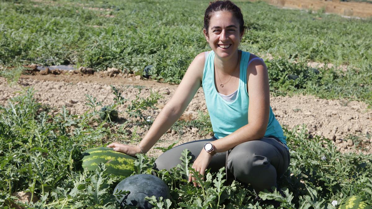 Agrartechnikerin Catalina Maura kennt sich aus mit Wassermelonen.