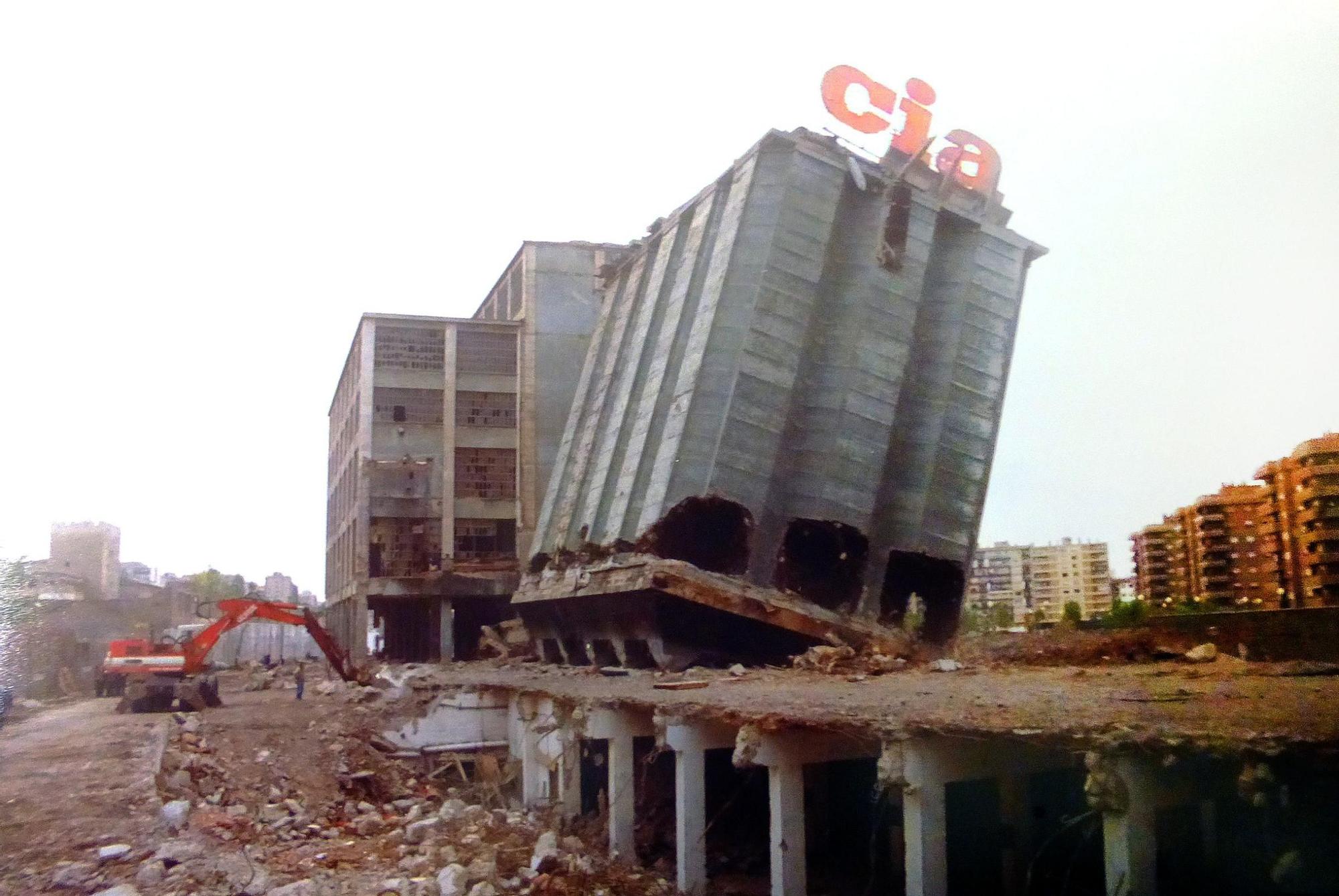 Voladura fallida de la fábrica de piensos de la Compañía Industria Agrícola, en La Almozara, 1992