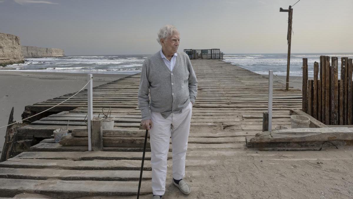 Mario Vargas Llosa, durante el viaje realizado con su familia.