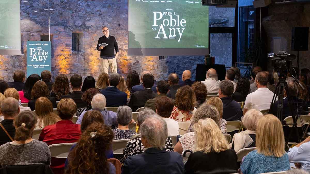 Lhumorista Fel Faixedas condueix la gala de lliurament dels Premis Poble de lAny.