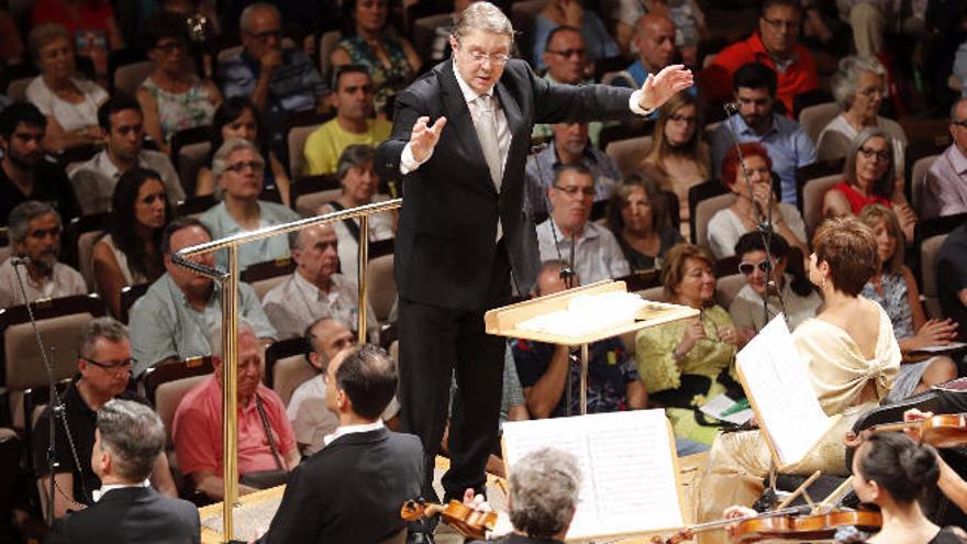 Víctor Pablo Pérez, durante el maratón de las &#039;Nueve novenas&#039; que tuvo lugar el 24 de junio en el Auditorio Nacional.