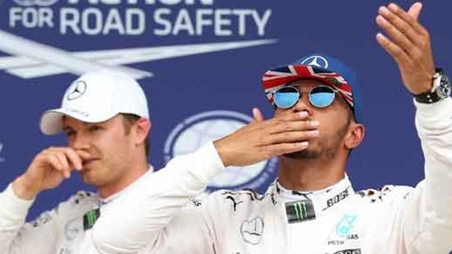 Hamilton logra la &#039;pole&#039; en Silverstone y Alonso, noveno