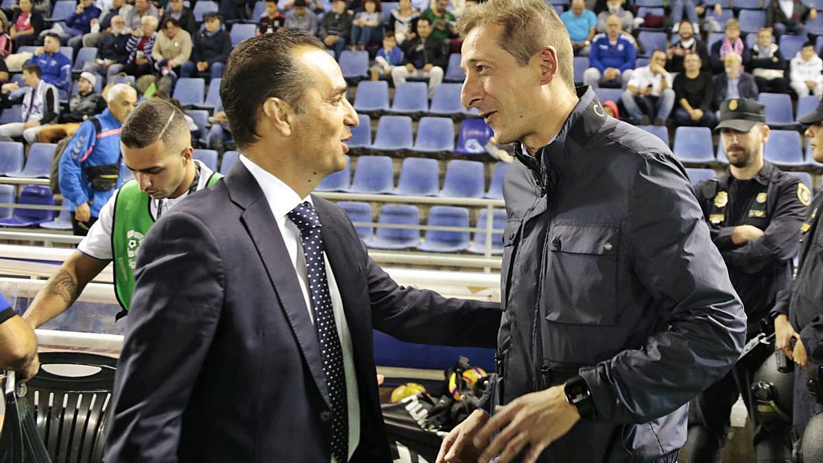 José Luis Oltra y Luis Miguel Ramis, antes del partido Tenerife-Albacete de noviembre de 2018.