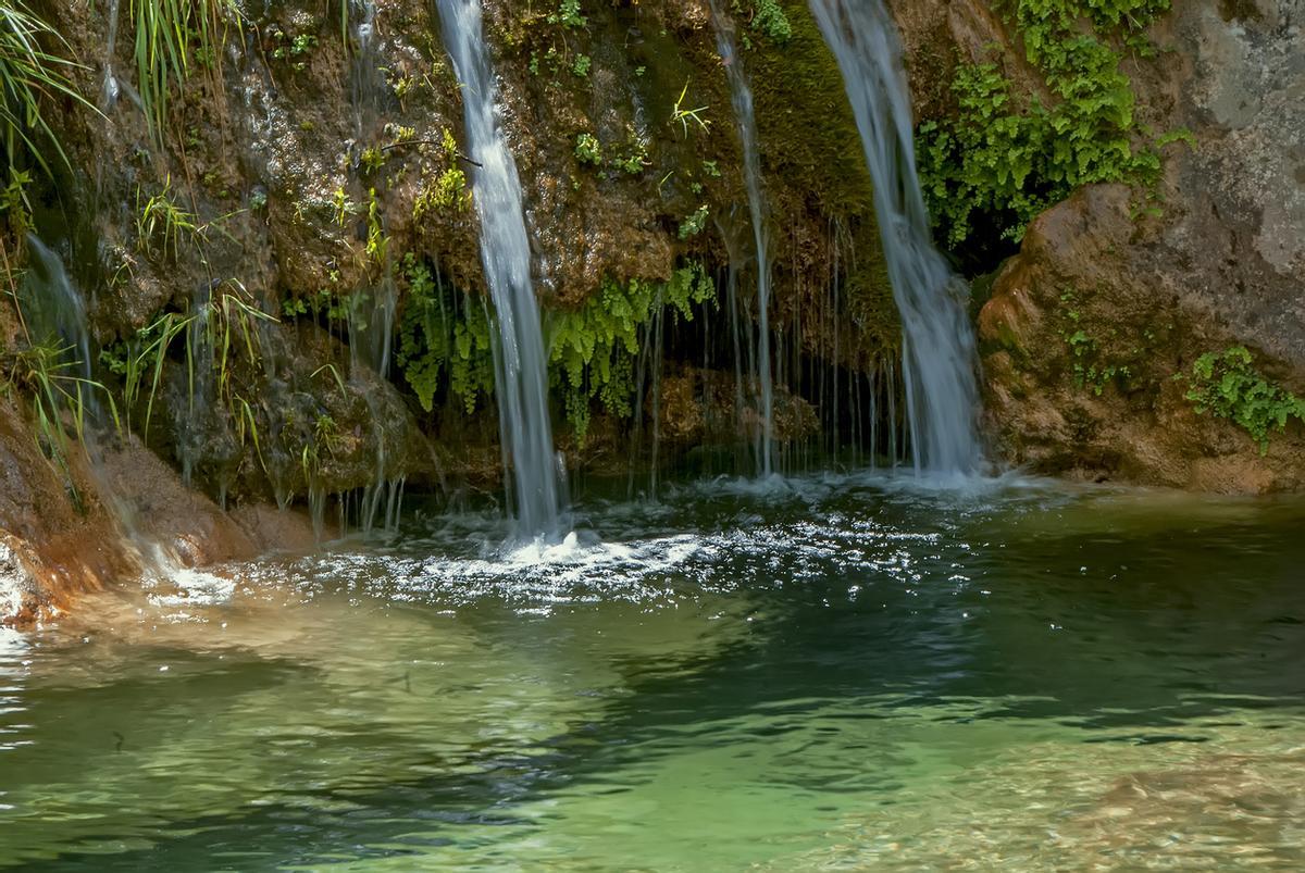 Cascada de Aguascebas sobre el valle de Osera, en el parque natural de Cazorla, Segura y Las Villas