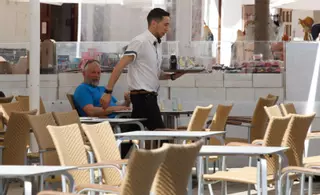 La restauración pierde por primera vez empleos en el mes de junio