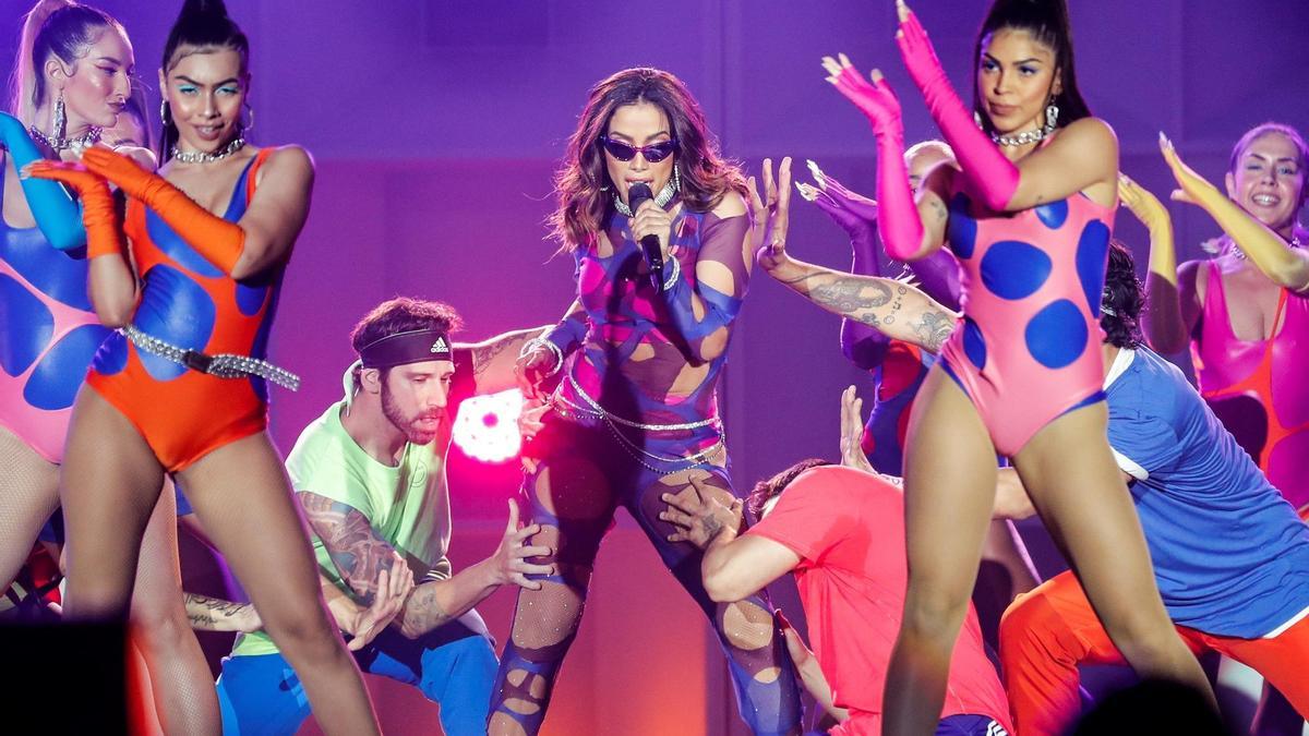 J Balvin y Anitta actuarán en la gala de los Video Music Awards 2022 de MTV.