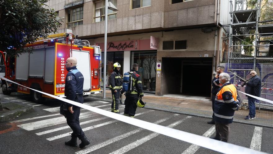 El incendio en un garaje obliga a desalojar un edificio en el centro de Pontevedra