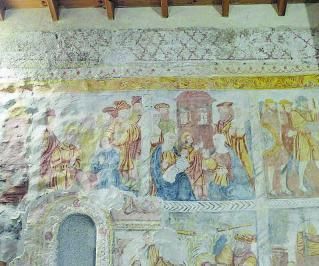 Pinturas en el muro del crucero, en Badilla.