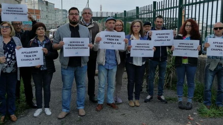 Los candidatos del BNG de Vigo y Redondela con vecinos.