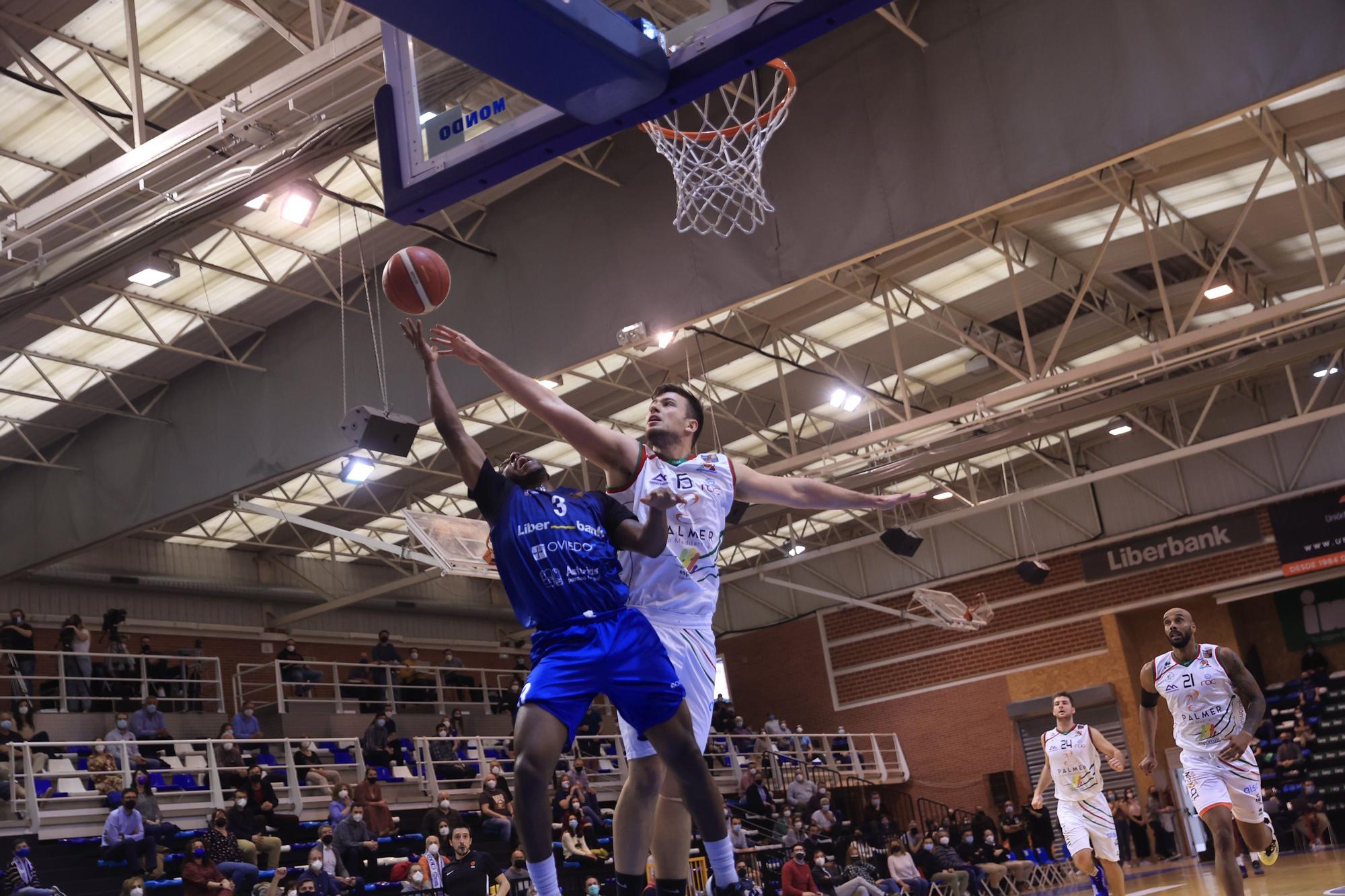 Un Liberbank Oviedo Baloncesto arrollador pasa por encima del Palmer Palma (105-67)