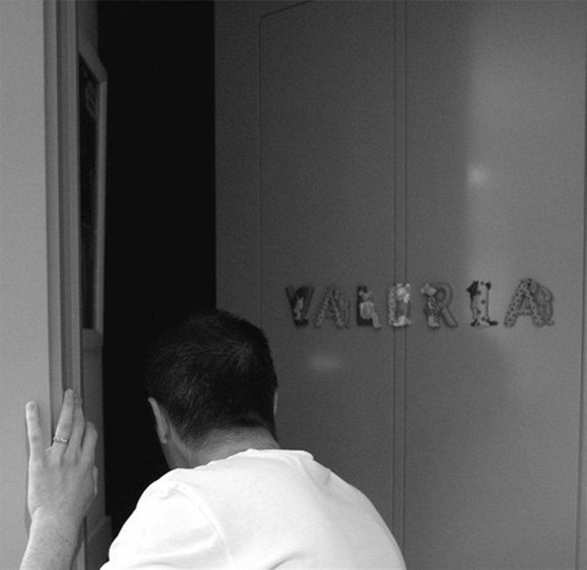 Iniesta vigila el descans de la seva filla, Valeria. Iniesta vigila el descans de la seva filla, Valeria.