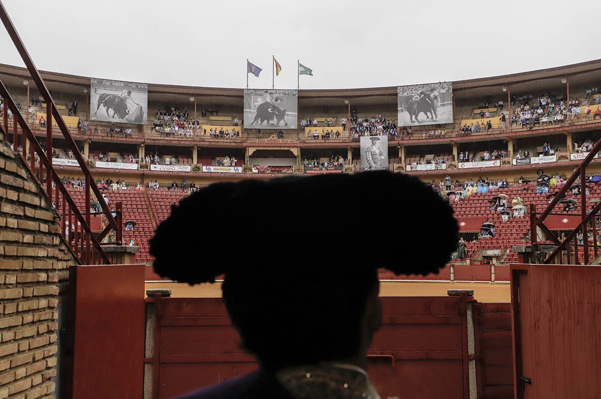 El aplazamiento de la corrida de Domingo Hernández en Córdoba, en imágenes