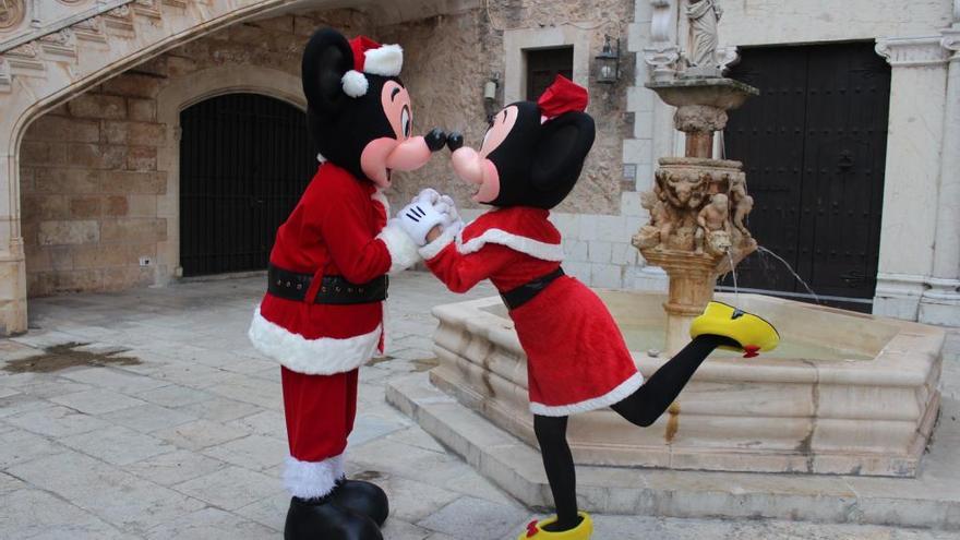 Mickey y Minnie Mouse, en el Pueblo Español.