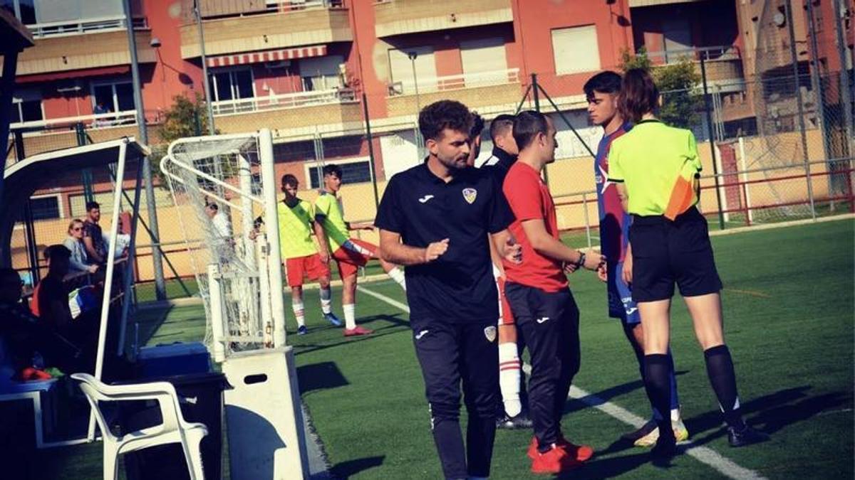 Carlos Sapiña ocupará de forma interina el banquillo de la UD Alzira.
