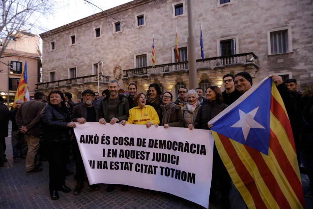 Manifestación independentista frente al TSJB