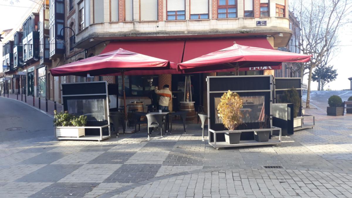 Una terraza hostelera en Benavente. / E. P.