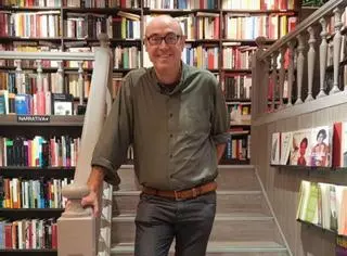 El librero Luciano Hevia, pregonero de las fiestas de La Peruyal, en Arriondas