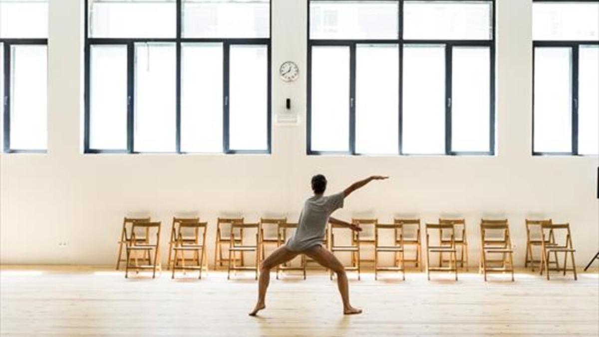 La bailarina griega Georgia Vardarou, durante un ensayo en una de la salas de La Caldera.