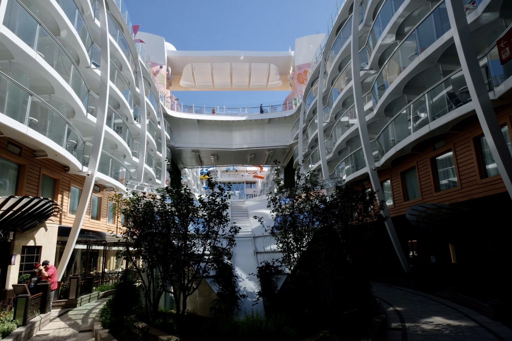 El 'Wonder of the seas', el crucero más grande del mundo, en el puerto de Málaga