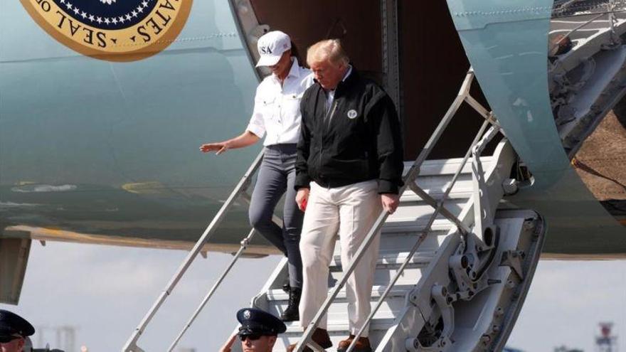 Trump y Melania visitan las zonas devastadas por el huracán en Florida y Georgia