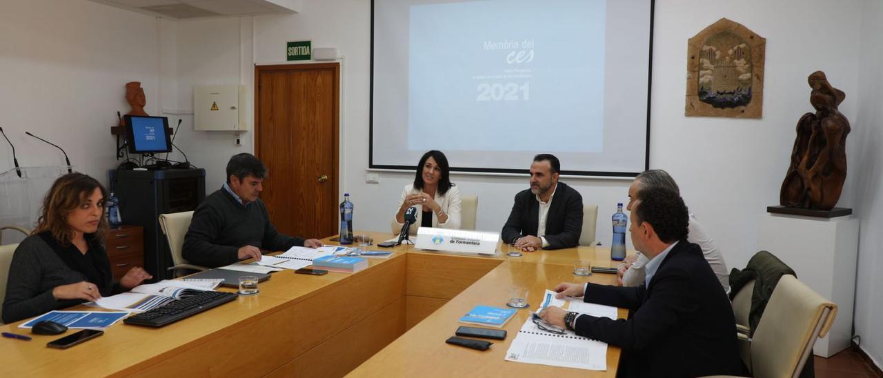 Presentación de la memoriadel CES en el Consell de Formentera.